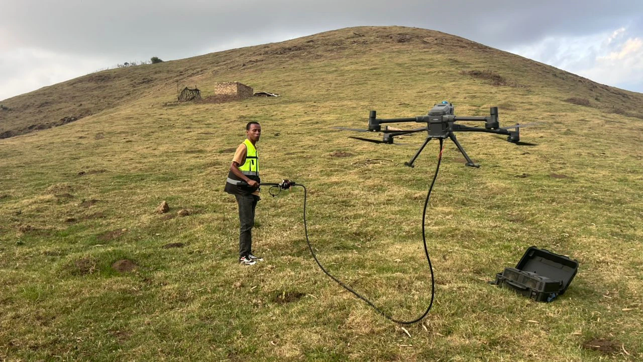 Drone and suspended magnetic sensor configured in the Kabaya field area